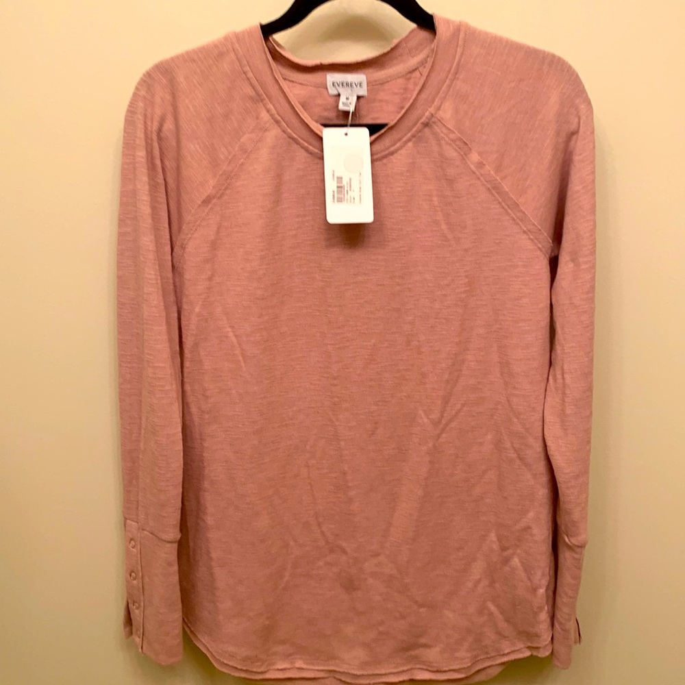 Evereve Symone Snap Cuff top in Amberose